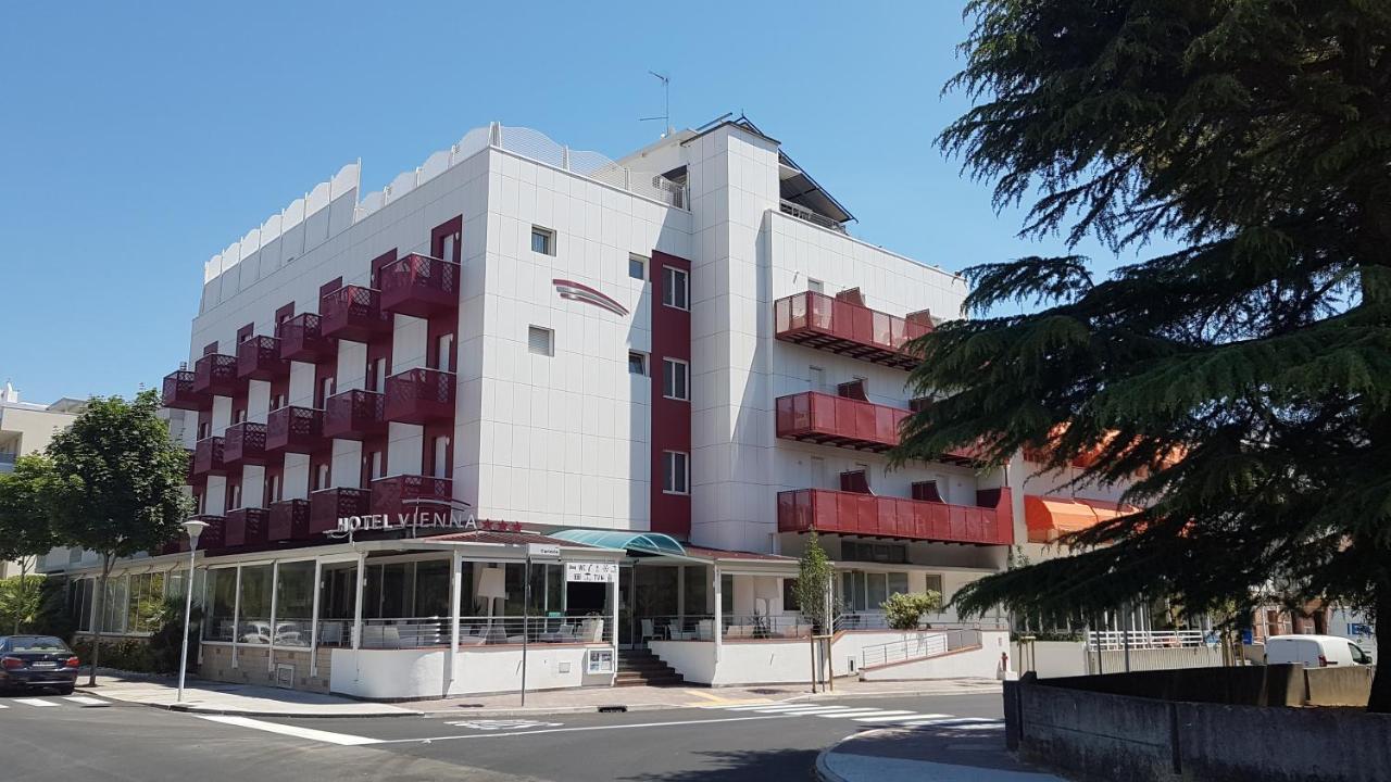 Hotel Vienna Lignano Sabbiadoro Exterior photo