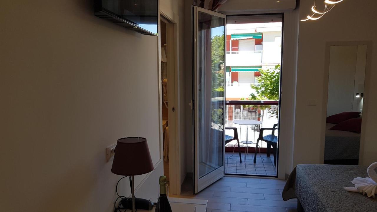 Hotel Vienna Lignano Sabbiadoro Exterior photo