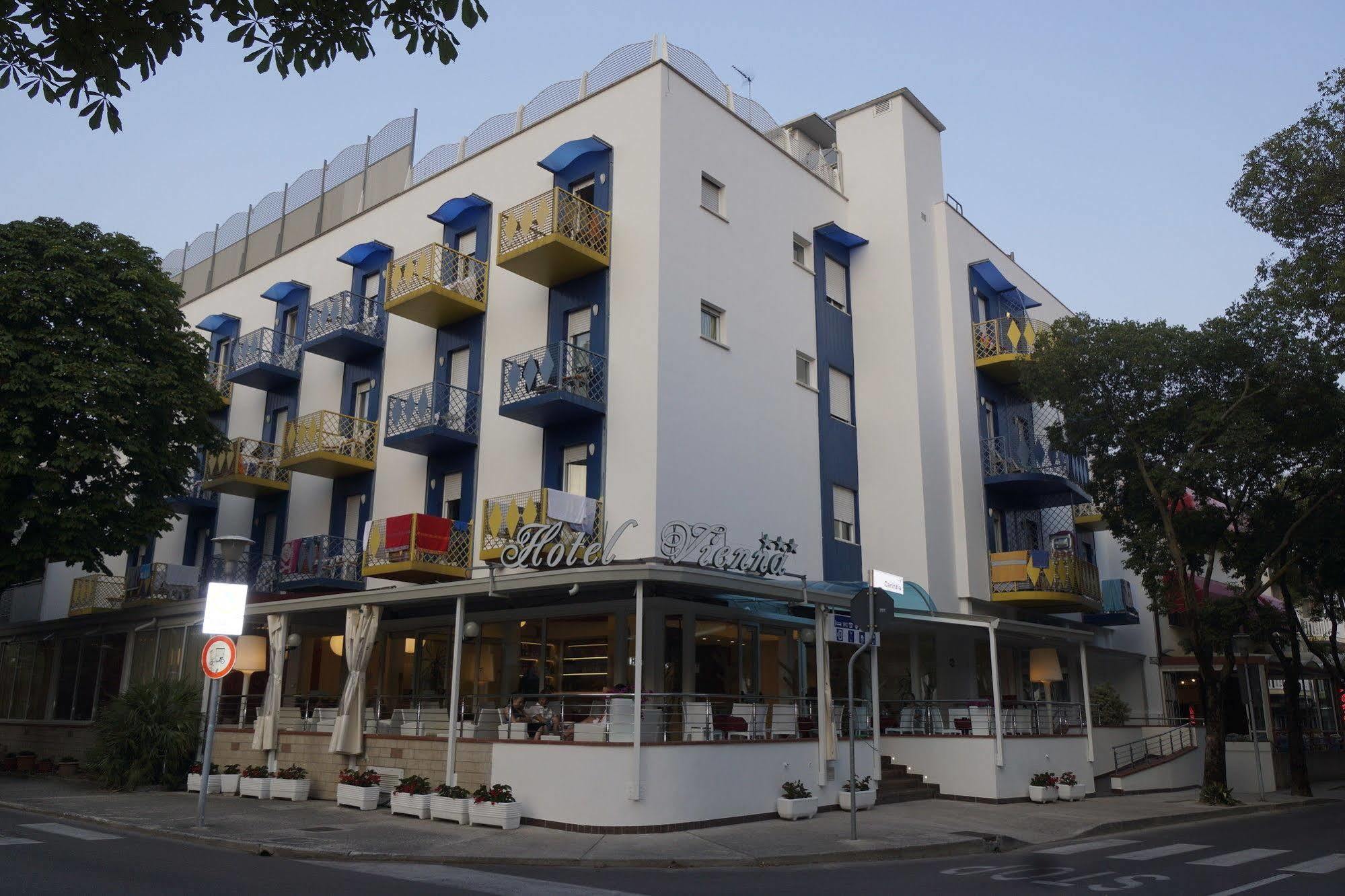 Hotel Vienna Lignano Sabbiadoro Exterior photo